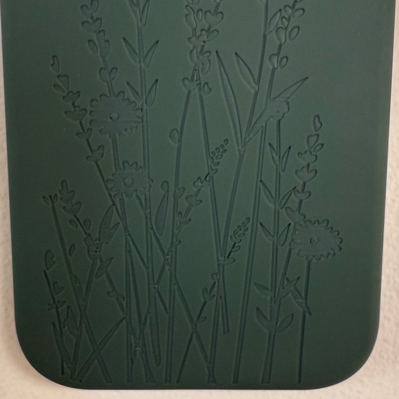 Brand new silicone iPhone 15 Pro case with beautiful plant design - Picture 3 of 6